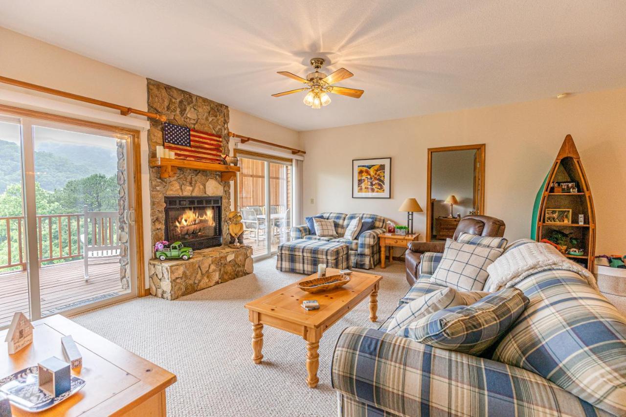 Condo With Stunning Mountain And 6Th Green Views Near Harrahs Cherokee Bryson City Whittier Exterior photo