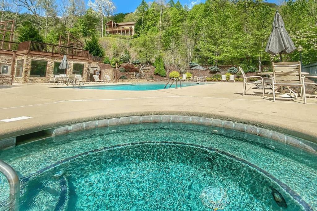 Condo With Stunning Mountain And 6Th Green Views Near Harrahs Cherokee Bryson City Whittier Exterior photo